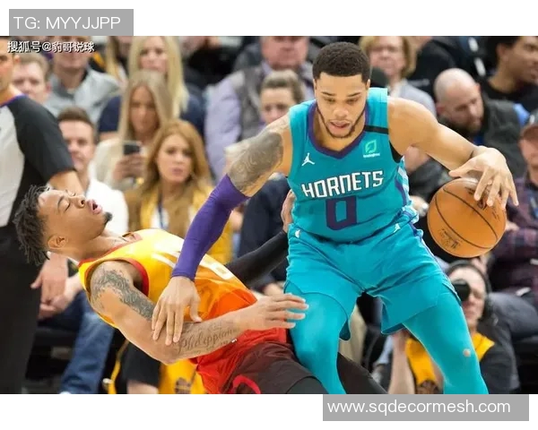 夏洛特黄蜂与印第安纳步行者激战正酣谁能在NBA赛场上笑到最后